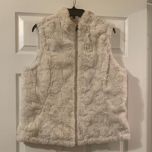 Women's Cream Faux Fur reversible vest with pockets! 21inches pit to pit